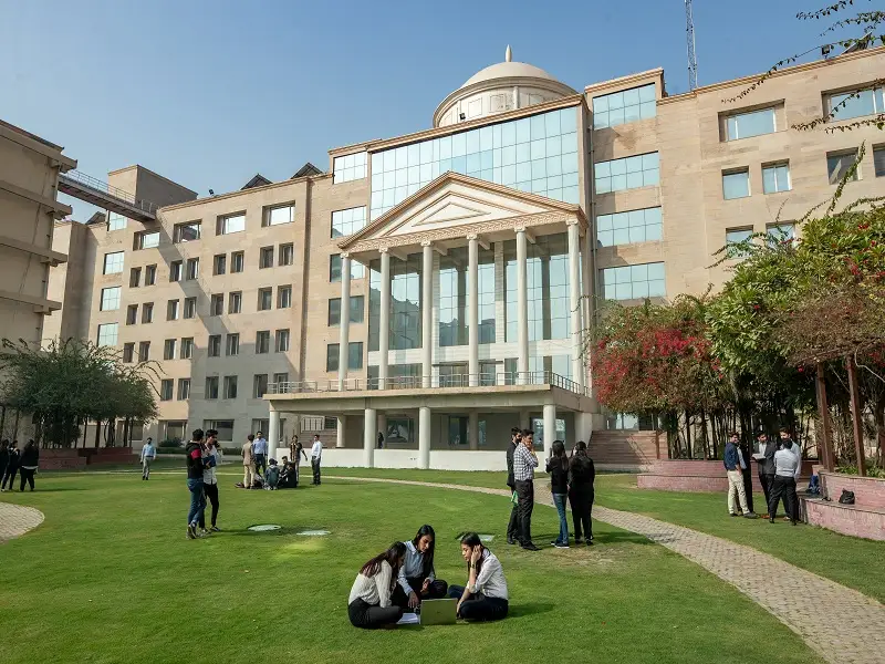 KR Mangalam University campus