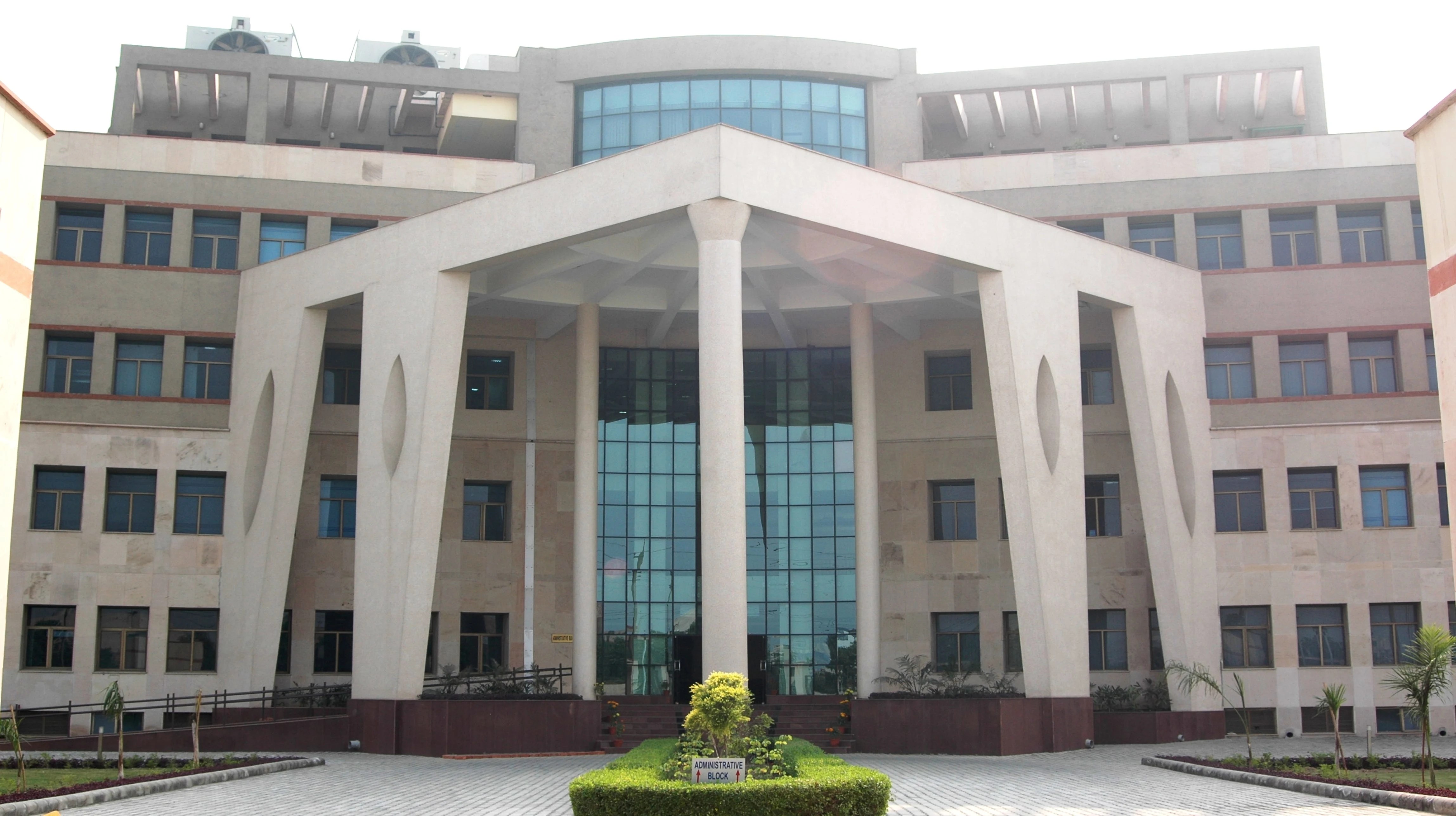 Indian Institute of Management Lucknow (Noida Campus) campus