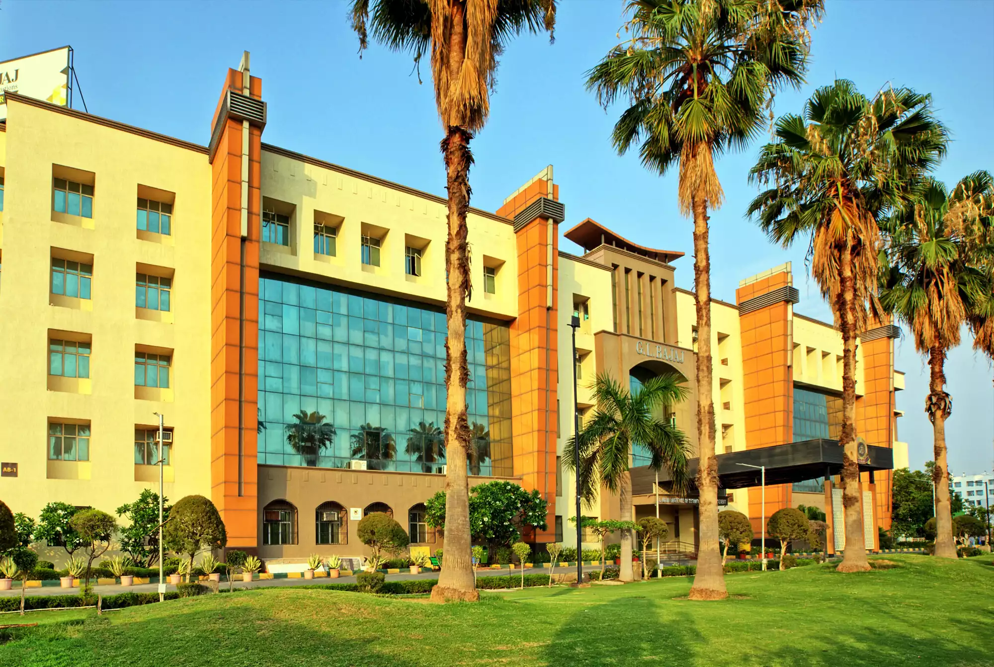 GL Bajaj Institute of Technology & Management campus