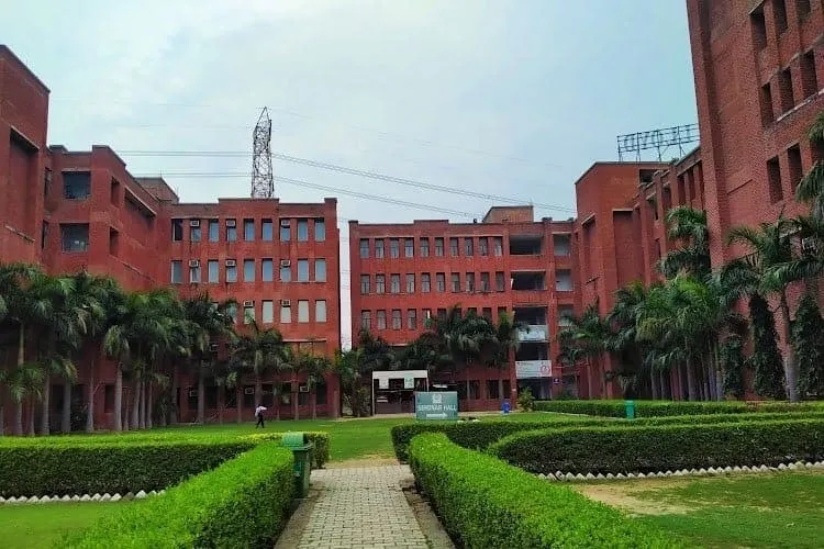 Lloyd Law College campus