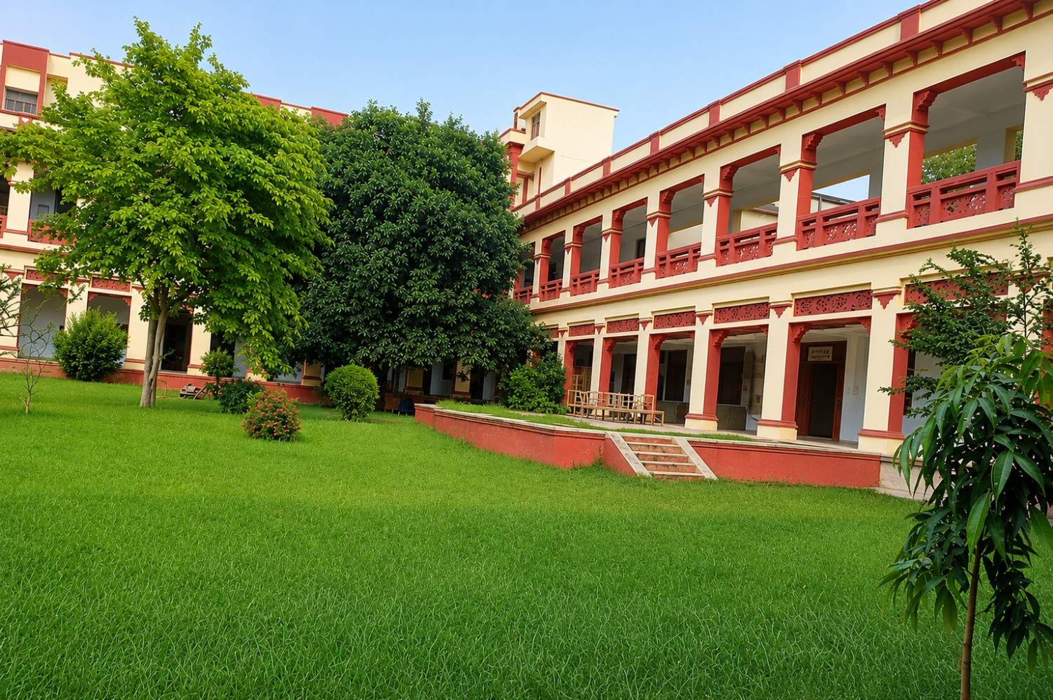 Mahila Maha Vidyalaya, BHU
