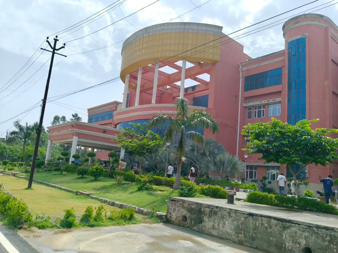 Lala Lajpat Rai Memorial Medical College (LLRM) image