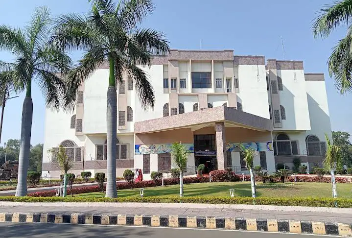 Visvesvaraya National Institute of Technology image