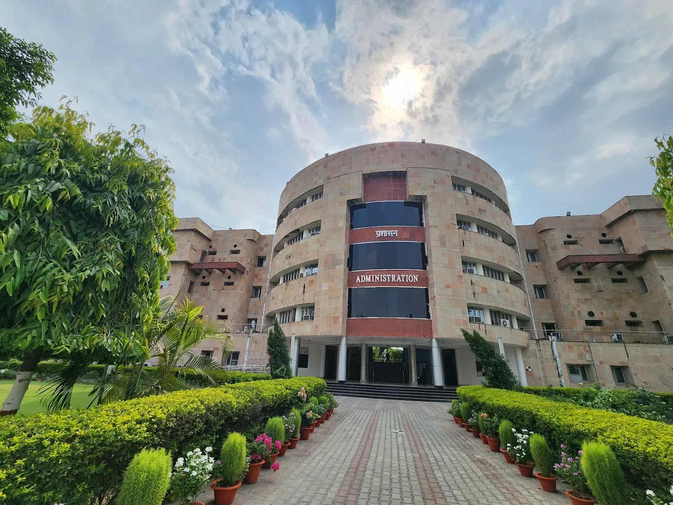 Motilal Nehru National Institute of Technology image