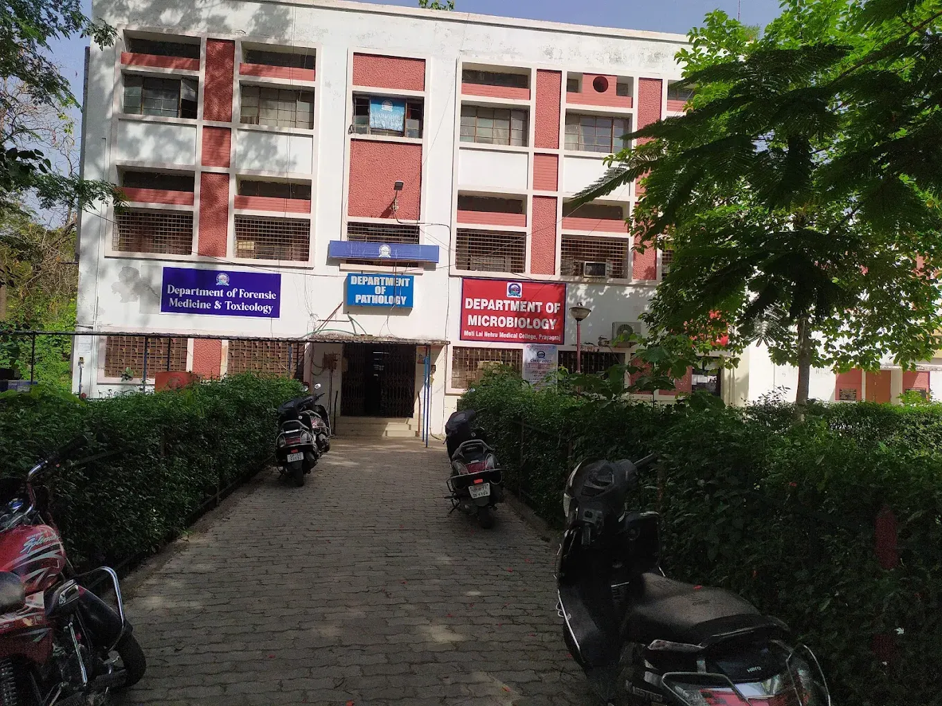 Motilal Nehru Medical College image